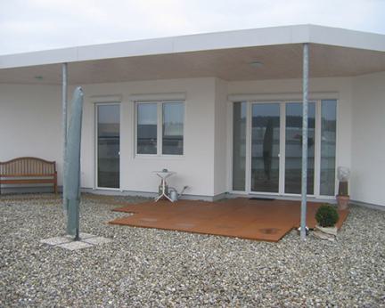 Aufstockung einer Wohnung auf vorhandene Ausstellungshalle