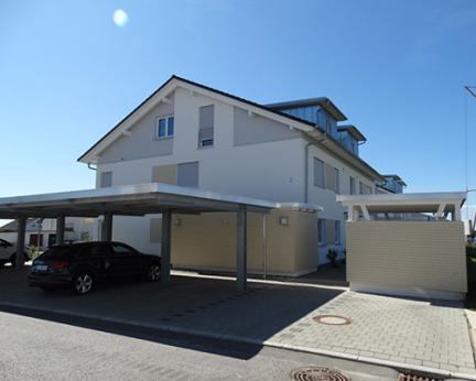 Neubau mit Gauben und Carport